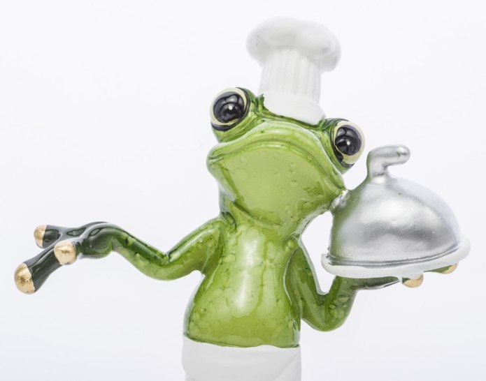 Figurka żaba w stroju kucharza